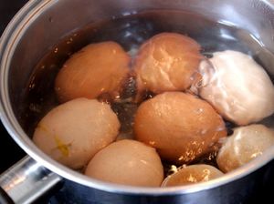 Telur Bebek Vs Telur Ayam, Mana yang Punya Nutrisi Lebih Baik?