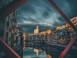 Potret Framing Menawan Pakai Barang di Sekitaran