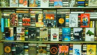 Karena langka, kaset pita jadul pun menjadi barang buruan.