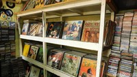 Kalau harga kaset pita mungkin tak semahal piringan hitam. Namun untuk lagu-lagu tertentu harganya juga bisa sampai jutaan rupiah.