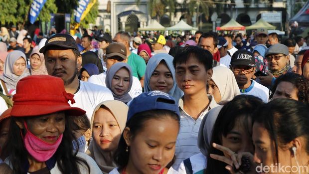 Peserta fun walk atau jalan sehat BYMS Kudus 2019