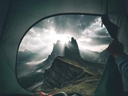 Potret Framing Menawan Pakai Barang di Sekitaran