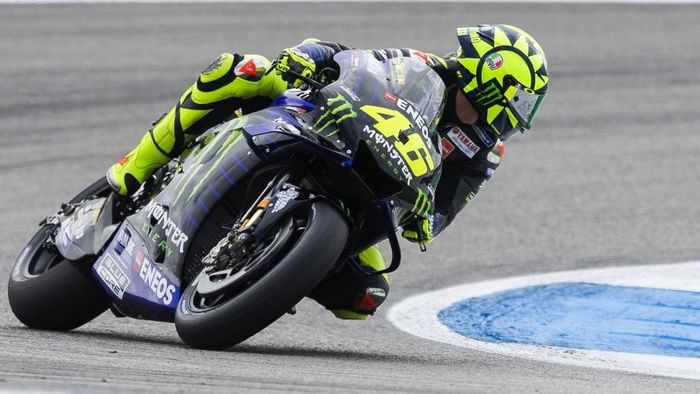 JUDI ONLINE Menerka langkah Valentino Rossi jika pisah dengan Yamaha (Foto: Vincent Jannink / AFP)