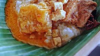 Selain opor, sambal goreng dan gudeg, bubur lemu juga enak dimakan dengan paduan sambal tumpang yang gurih pedas. Foto : Instagram @galleryprawirotaman