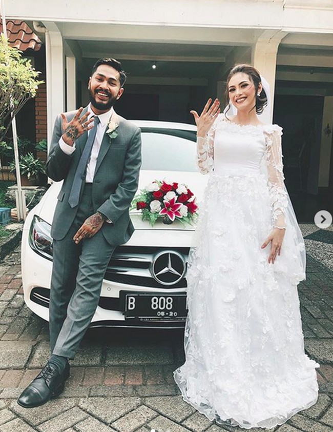 Aktor Onadio Leonardo dan istrinya, Beby Prisillia, harus menerima kenyataan pahit saat mengetahui bayi kedua yang dikandungnya sudah tak bernyawa lagi pada 2021. Sebelum keguguran, Beby sempat mengalami pendarahan. Janin yang tak berkembang menjadi penyebabnya. (Foto: Instagram)