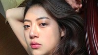 Selfienya bikin gemas para netizen pria. Foto: Jeong Darae / jeong.darae