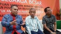Acara itu digelar di Universitas Islam As Syafiiyah, Jatiwaringin. Ia ditemani Denny Chandra dan Jarwo Kwat.