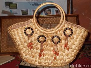 Kisah Indra Sulap Eceng Gondok Jadi Tas Cantik Demi Lestarikan Citarum