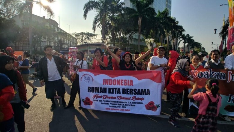 Gelar Aksi 1.000 Bunga di CFD, Relawan Jokowi Ingin Indonesia Damai Gelar Aksi 1.000 Bunga di CFD, Relawan Jokowi Ingin Indonesia Damai