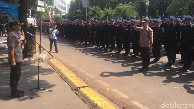 TNI-Polri Apel Pengamanan Jelang Penetapan Presiden Terpilih di KPU