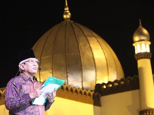 Gus Mus Si Penyair Balsem Tampil Membius di Kudus