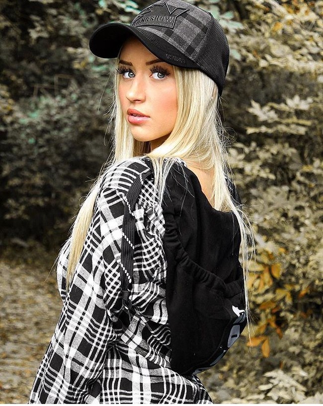 Atlet asal Kanada ini jadi perhatian setelah banyak berbagi foto dirinya saat berada di luar lapangan di media sosial Instagram. Foto: Dok. Instagram @mikaylademaiter