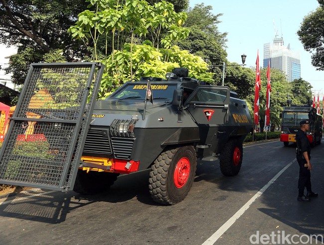 Barracuda Siaga saat Demo, Kawasaki W175 Jadi Gerobak Siomay