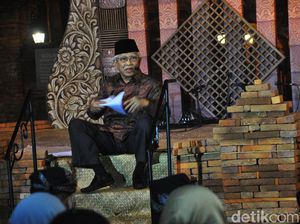 Gus Mus Baca Puisi, Menyindir Perilaku Zaman ala Penyair Balsem