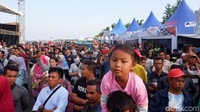  Sederet lagu-lagu lama di era 90an hingga 2000an membius penonton yang menanti perlombaan MotoGP Belanda 2019.