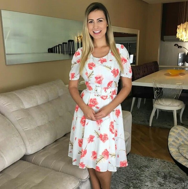 Dalam bukunya berjudul  Morri Para Viver, wanita 32 tahun itu pun pernah terjerat narkoba. Tapi ia bertekad untuk keluar dari kehidupan kelamnya itu. Foto: Dok. Instagram