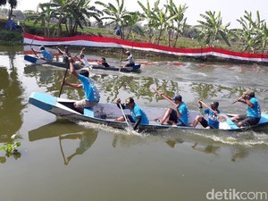 Mengintip Serunya Lomba Dayung Perahu Tradisional di Lamongan
