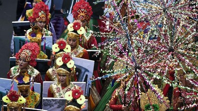 Potret Meriahnya Jakarnaval 2019