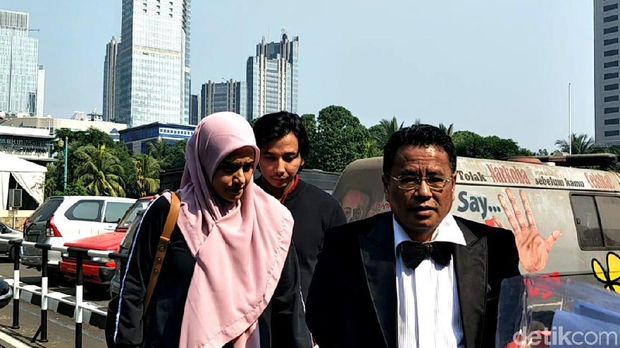 Rumah Tangga Diusik Galih Ginanjar, Fairuz dan Sonny Raih Penghargaan 
