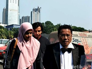 Laporkan Galih Ginanjar, Fairuz A Rafiq Sambangi Polda Metro Jaya
