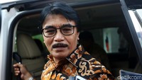 Adhyaksa tiba di rumah dinas Ketua DPRD DKI Jakarta Prasetio Edi Marsudi, Jalan Imam Bonjol, Jakarta Pusat, Senin (1/7/2019). 