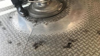 Efek kursi yang sering digeser-geser. Foto: Demilked