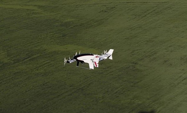 Vahana ini sukses menjalani uji coba terbang pada wala Mei lalu, setelah melalui 2 tahun riset dan pengembangan. Vahana terbang dan mendarat secara vertikal, seperti drone. (dok. Vahana Aero) Vahana ini sukses menjalani uji coba terbang pada wala Mei lalu, setelah melalui 2 tahun riset dan pengembangan. Vahana terbang dan mendarat secara vertikal, seperti drone. (dok. Vahana Aero)