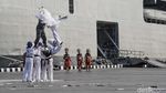 Defile Pasukan dan Aksi Taekwondo Meriahkan HUT Kolinlamil