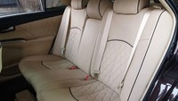 Nuansa berwarna krem jauh lebih mewah dibanding sebelumnya. Di bagian punggungnya dibikin model diamond dengan aksen hitam sebagai pemanis. Foto: Dok. Classic Car Interior