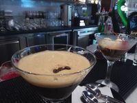 Slurpp! Ada Freddo Jelly Shot di Coffee Shop Berkonsep Bar Ini