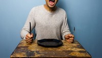 Perut Kenyang, Tapi Pikiran Tetap 'Lapar'? Waspadai Efek Food Noise