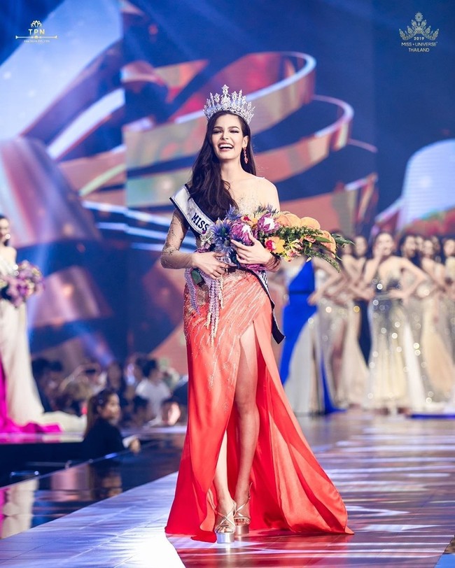 Jennifer Paweensuda Saetan-Drouin terpilih sebagai pemenang Miss Universe Thailand 2019 pada Sabtu (29/6/2019). Jennifer yang berusia 26 tahun mengalahkan 50 finalis Miss Universe Thailand 2019. Foto: Instagram @paweensuda