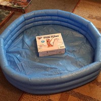 Gagal sudah keinginan liburan di pantai dan eksis foto bersama dengan Unicorn Float. Foto: Twitter