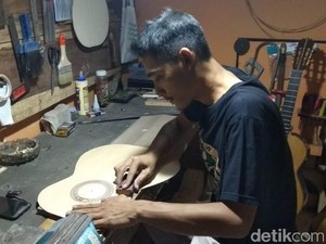 Keren, Gitar Klasik Made In Lamongan Tembus Pasar Internasional