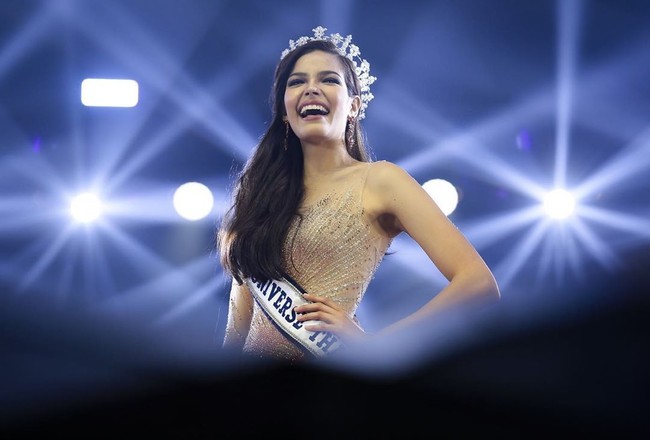 Berkali-kali mengikuti ajang kontes kecantikan, seperti dikutip dari chiangraitimes, Paweensuda Saetan-Drouin yang akrab disapa Fahsai sudah dijagokan menang Miss Universe Thailand 2019 sejak sebelum kompetisi dimulai. Pada halaman Instagramnya kerap ditemui komentar yang menyebut dirinya pantas menjadi juara Miss Universe Thailand terbaru. Foto: Instagram @paweensuda