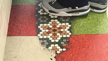 Area tempat menunggu pesanan di restoran.  Foto: Demilked