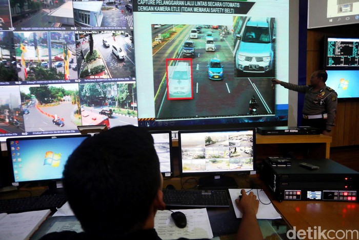 Tilang elektronik di kawasan Sudirman-Thamrin mulai berlaku 1 Juli 2019. Kamera CCTV tersebut akan merekam setiap pelanggaran lalu lintas.