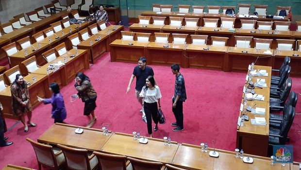 Ditemani Sang Anak, Destry Damayanti 'Ujian' Calon DGS BI