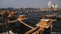 Menurut keterangan warga dermaga ini dibangun karena pelabuhan Kali Adem telah padat.