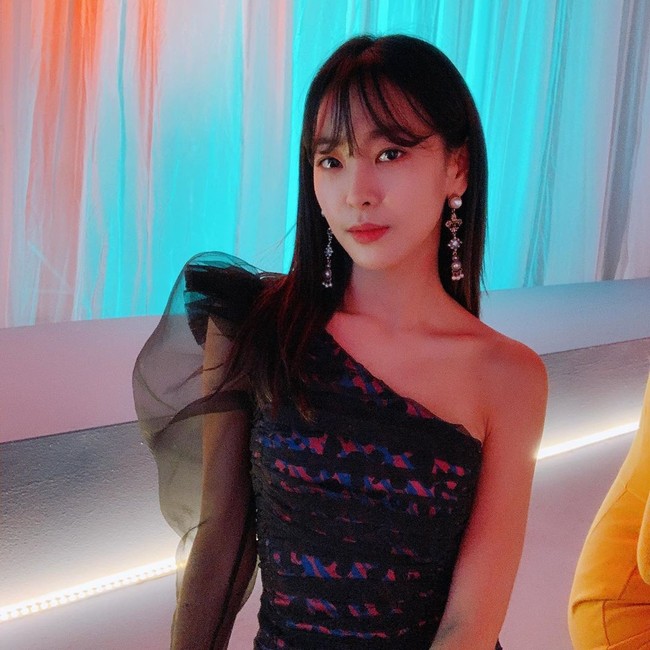 Tidak diketahui bagian mana yang telah diubah oleh Won-hee. Yang jelas, wajah Won-hee memang dinilai telah memenuhi standar kecantikan wanita Korea. Foto: Instagram