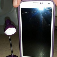 Sebelum membeli barang, lebih baik perhatikan dan baca spesifikasi barangnya terlebih dahulu ya. Jangan sampai barang datang dengan ukuran super mini seperti lampu yang seharusnya jadi lampu belajar ini. Foto: Istimewa