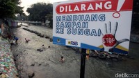 Tidak terlihat sampah seperti aliran yang ada di Jakarta dan sekitarnya.