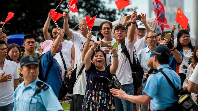 Dukung Polisi, Demonstran Pro-Beijing Gelar Unjuk Rasa di Hong Kong Dukung Polisi, Demonstran Pro-Beijing Gelar Unjuk Rasa di Hong Kong