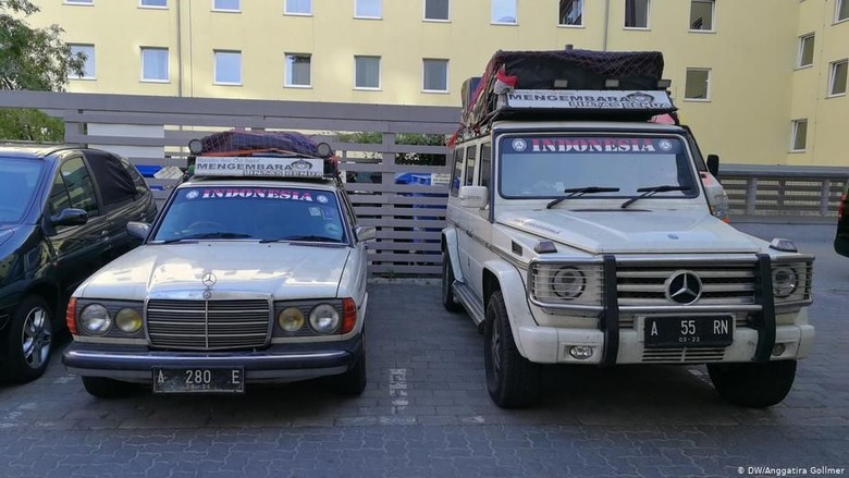 Rombongan Asal Banten Mengembara Lintas Benua dengan Mercedes-Benz Tua Rombongan Asal Banten Mengembara Lintas Benua dengan Mercedes-Benz Tua