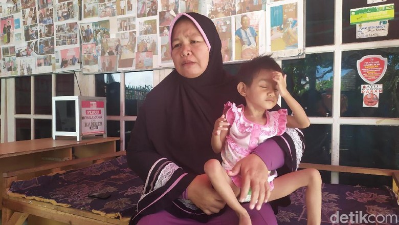 Kisah Pilu Nabila, Bocah Miskin Alami Gizi Buruk hingga Bocor Jantung Kisah Pilu Nabila, Bocah Miskin Alami Gizi Buruk hingga Bocor Jantung