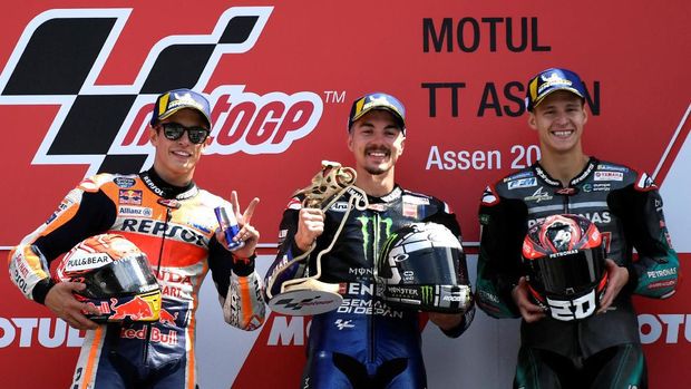 MotoGP - TT Assen Grand Prix - TT Circuit Assen, Assen, Netherlands - June 30, 2019   Monster Energy Yamaha's Maverick Vinales celebrates winning the race on the podium with second placed Repsol Honda's Marc Marquez and third placed Petronas Yamaha SRT's Fabio Quartararo   REUTERS/Piroschka Van De Wouw