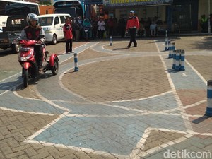 Penyandang Disabilitas di Tulungagung Dapat SIM Gratis di Hari Jadi Polisi