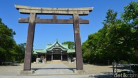 Torii atau gerbang kuil khas Jepang manjadi ornamen bangunan pertama yang akan dijumpai sebelum memasuki area kuil. (Dana Aditiasari/detikcom)