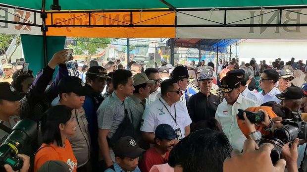 Wiranto berjanji akan membangun rumah standar anti gempa.