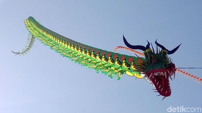 Layang-layang Naga hingga Keris Hiasi Langit Purworejo